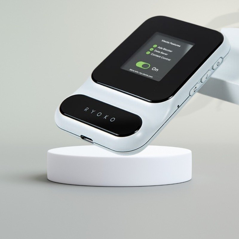 Ryoko PRO device held in hand